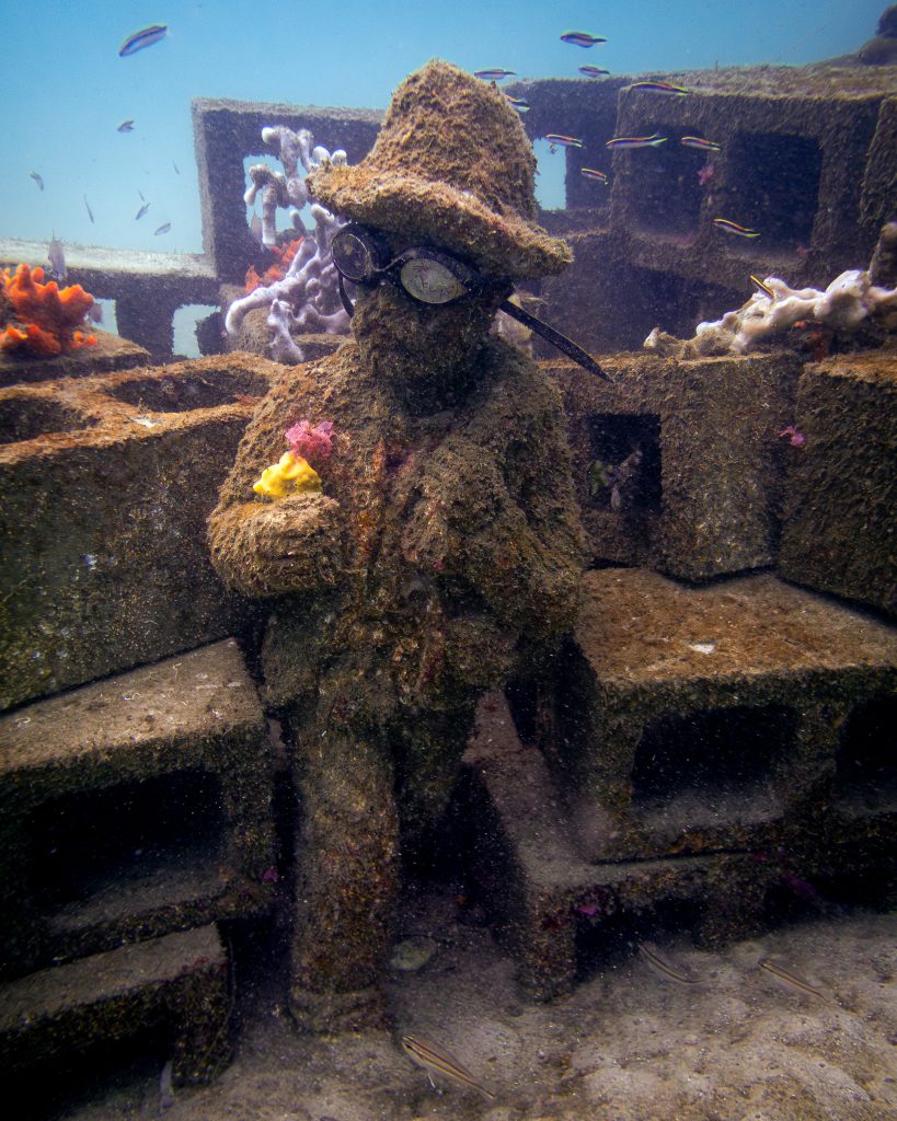 Underwater statues at Clifton Gardens